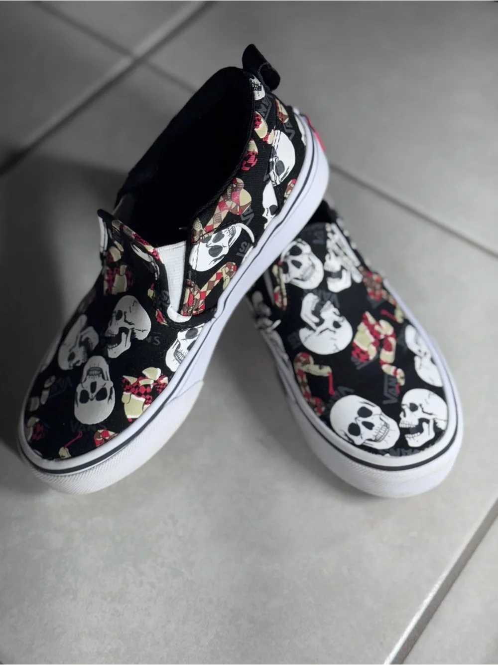 Vans bold skull